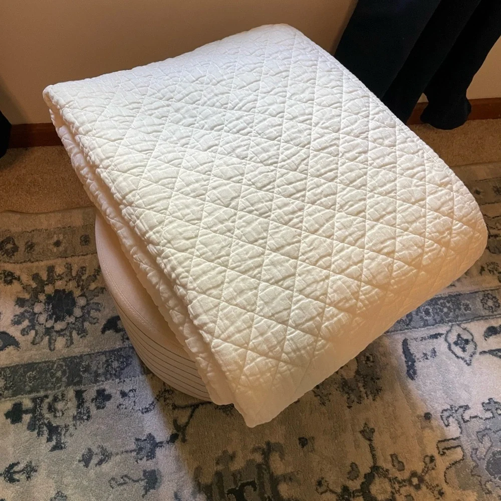 NWOT Restoration Hardware Kids Linen-Cotton Diamond Quilt - Cream